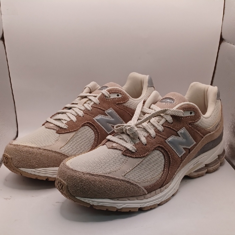 NEW New Balance 2002R Classic Sneaker-Brown/Beige Size M:11.5 W:13 US